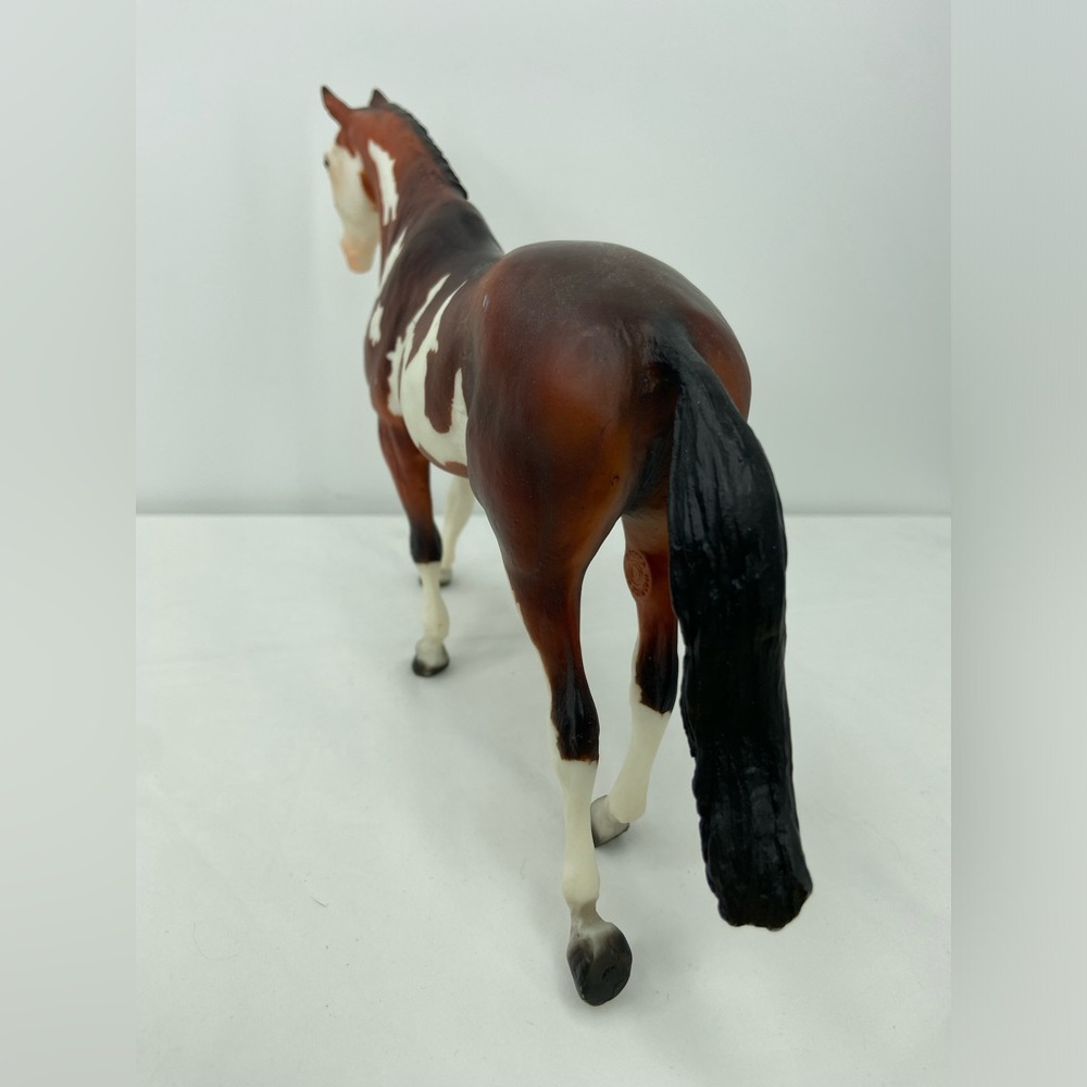 Breyer Model Freedom Series Pinto Sport horse Bay Overo #677 Retired 2006 - Picture 4 of 8